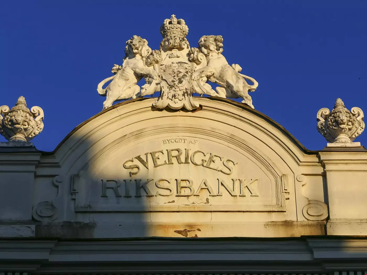 Del av fasad för Sveriges Riksbank