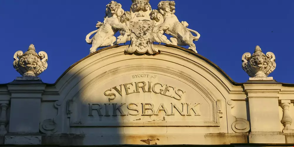 Del av fasad för Sveriges Riksbank Akavia Aspekt
